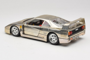 Ferrari F40 Chrome Silver Bburago 1:18 3401 Kov – obrázok 7 z 8