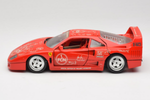 Ferrari F40 Evoluzione FC Nürnberg Special Edition Červený Bburago 1:18 3042-FCN Kov – obrázok 4 z 8