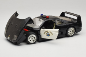 Ferrari F40 Highway Patrol Čierny Biely Bburago 1:18 3022-H1 Kov – obrázok 2 z 8