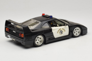 Ferrari F40 Highway Patrol Čierny Biely Bburago 1:18 3022-H1 Kov – obrázok 3 z 8
