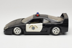 Ferrari F40 Highway Patrol Čierny Biely Bburago 1:18 3022-H1 Kov – obrázok 4 z 8
