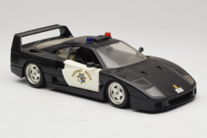 Ferrari F40 Highway Patrol Čierny Biely Bburago 1:18 3022-H1 Kov – obrázok 6 z 8
