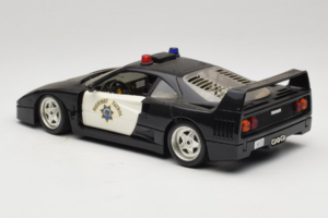 Ferrari F40 Highway Patrol Čierny Biely Bburago 1:18 3022-H1 Kov – obrázok 7 z 8