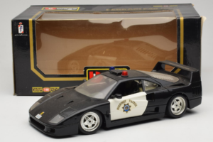 Ferrari F40 Highway Patrol Čierny Biely Bburago 1:18 3022-H1 Kov – obrázok 8 z 8