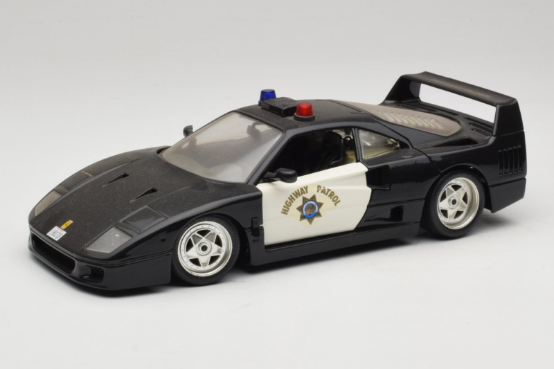 Ferrari F40 Highway Patrol Čierny Biely Bburago 1:18 3022-H1 Kov