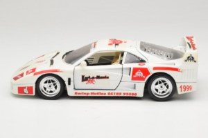 Ferrari F40 Kart-o-Mania Biely Bburago 1:18 3332-W3 Kov – obrázok 4 z 8