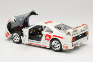 Ferrari F40 Kart-o-Mania Biely Bburago 1:18 3332-W3 Kov – obrázok 5 z 8