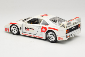 Ferrari F40 Kart-o-Mania Biely Bburago 1:18 3332-W3 Kov – obrázok 7 z 8