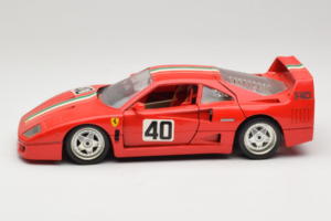 Ferrari F40 #40 Červený s Talianskou Vlajkou Bburago 1:18 3032-P1 Kov – obrázok 4 z 8