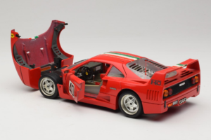 Ferrari F40 #40 Červený s Talianskou Vlajkou Bburago 1:18 3032-P1 Kov – obrázok 5 z 8