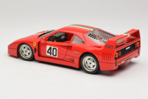 Ferrari F40 #40 Červený s Talianskou Vlajkou Bburago 1:18 3032-P1 Kov – obrázok 7 z 8