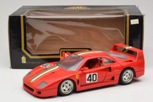 Ferrari F40 #40 Červený s Talianskou Vlajkou Bburago 1:18 3032-P1 Kov – obrázok 8 z 8