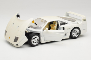 Ferrari F40 Biely Bburago 1:18 3332-W4 Kov – obrázok 2 z 8