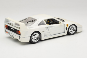 Ferrari F40 Biely Bburago 1:18 3332-W4 Kov – obrázok 3 z 8