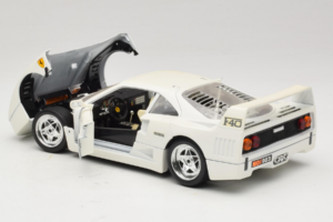 Ferrari F40 Biely Bburago 1:18 3332-W4 Kov – obrázok 5 z 8
