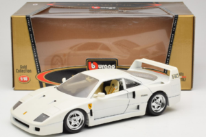 Ferrari F40 Biely Bburago 1:18 3332-W4 Kov – obrázok 8 z 8