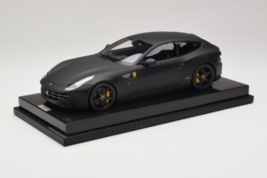 Ferrari FF Matte Black MR Collection 1:18 FERR04CAL Živica – obrázok 2 z 7