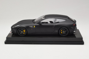 Ferrari FF Matte Black MR Collection 1:18 FERR04CAL Živica