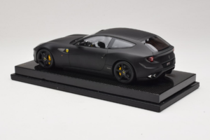 Ferrari FF Matte Black MR Collection 1:18 FERR04CAL Živica – obrázok 5 z 7