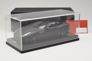 Ferrari FF Matte Black MR Collection 1:18 FERR04CAL Živica – obrázok 6 z 7