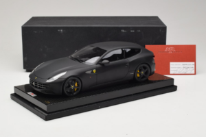 Ferrari FF Matte Black MR Collection 1:18 FERR04CAL Živica – obrázok 7 z 7