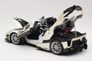 Ferrari FXX-K Evo #70 Biely Bburago 1:18 18-16012 Kov – obrázok 5 z 8