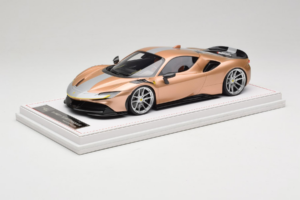 Ferrari SF90 Novitec Zlatý Strieborný Pruh IVY Merit 1:18 REMC028 Živica – obrázok 2 z 7