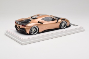 Ferrari SF90 Novitec Zlatý Strieborný Pruh IVY Merit 1:18 REMC028 Živica – obrázok 3 z 7