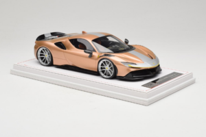 Ferrari SF90 Novitec Zlatý Strieborný Pruh IVY Merit 1:18 REMC028 Živica – obrázok 4 z 7