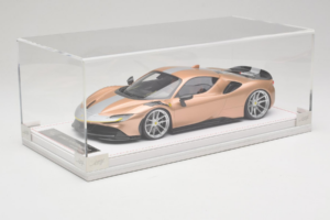 Ferrari SF90 Novitec Zlatý Strieborný Pruh IVY Merit 1:18 REMC028 Živica – obrázok 6 z 7