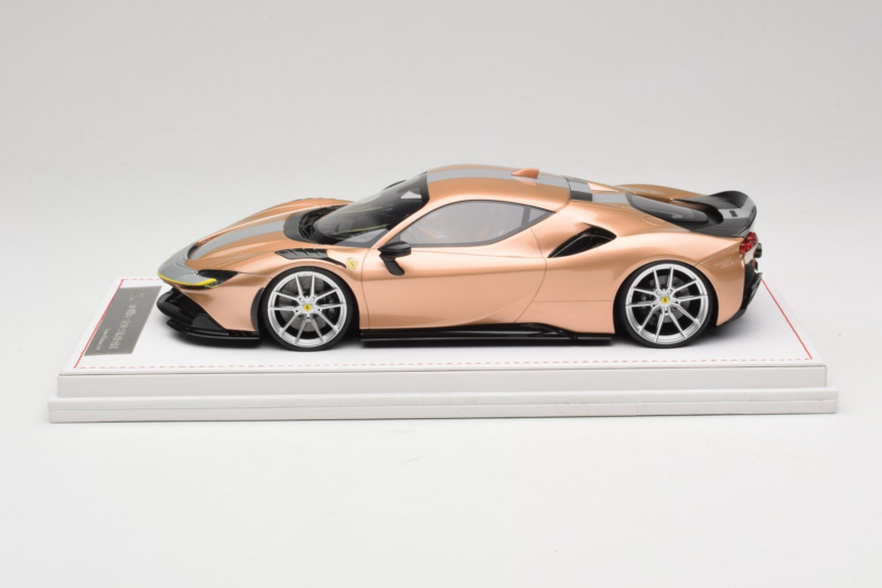 Ferrari SF90 Novitec Zlatý Strieborný Pruh IVY Merit 1:18 REMC028 Živica