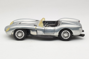 Ferrari Testa Rossa Chrome Silver Hot Wheels 1:18 25737 Kov – obrázok 4 z 8