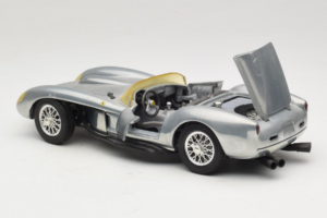 Ferrari Testa Rossa Chrome Silver Hot Wheels 1:18 25737 Kov – obrázok 5 z 8