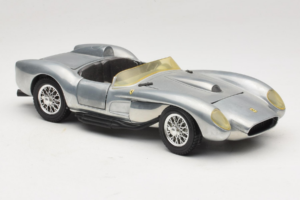 Ferrari Testa Rossa Chrome Silver Hot Wheels 1:18 25737 Kov – obrázok 6 z 8