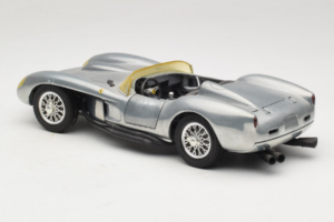 Ferrari Testa Rossa Chrome Silver Hot Wheels 1:18 25737 Kov – obrázok 7 z 8