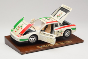 Ferrari Testarossa Italia 90 Biely Bburago 1:18 3059-W1 Kov – obrázok 3 z 8