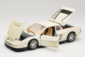 Ferrari Testarossa Biely Bburago 1:18 3019-W1 Kov – obrázok 2 z 8