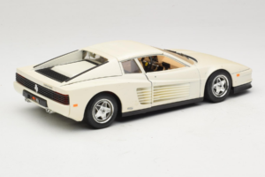 Ferrari Testarossa Biely Bburago 1:18 3019-W1 Kov – obrázok 3 z 8