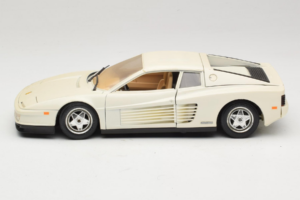 Ferrari Testarossa Biely Bburago 1:18 3019-W1 Kov – obrázok 4 z 8