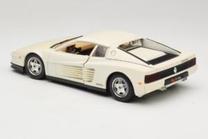 Ferrari Testarossa Biely Bburago 1:18 3019-W1 Kov – obrázok 7 z 8