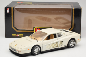 Ferrari Testarossa Biely Bburago 1:18 3019-W1 Kov – obrázok 8 z 8