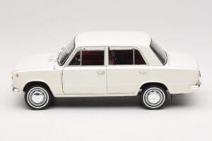 Fiat 124 Biely IXO 1:18 18CMC205OP Kov – obrázok 4 z 8
