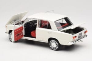 Fiat 124 Biely IXO 1:18 18CMC205OP Kov – obrázok 5 z 8