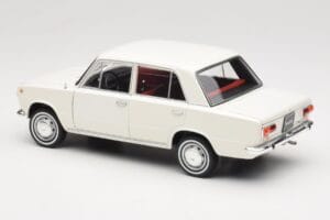 Fiat 124 Biely IXO 1:18 18CMC205OP Kov – obrázok 7 z 8