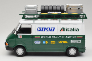 Fiat 242 Alitalia Rally Team Assistance With Trailer 1978 IXO 1:18 18CMC027WX Kov – obrázok 4 z 7