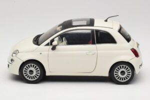 Fiat 500 Biely Mondo Motors 1:18 500291 Kov – obrázok 4 z 8