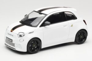Abarth 500e Biely IXO 1:18 MCG18497 Kov