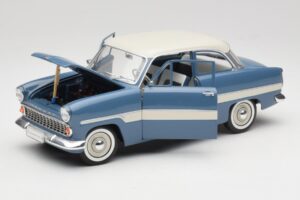 Ford Taunus 12M P2 Modrý Pruhy Revell 1:18 08880-M1 Kov – obrázok 2 z 8