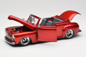 Ford Cabriolet Red Metallic Road Signature 1:18 30028 Kov – obrázok 2 z 8