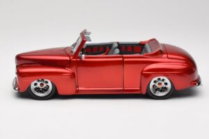 Ford Cabriolet Red Metallic Road Signature 1:18 30028 Kov – obrázok 4 z 8